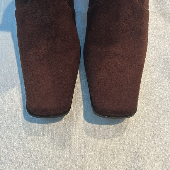 Predictions Women’s Brown Ankle Heeled Boots w/ square heel Size 8.5 Preowned - Picture 10 of 16